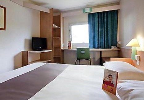 Yves Farge - Le Fleuve Hotel | ibis Lyon Gerland Musée des Confluences