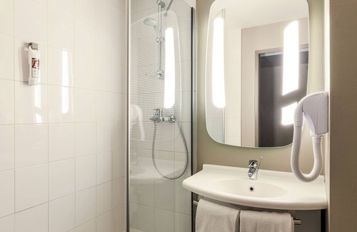 Massy Hotel | ibis Massy
