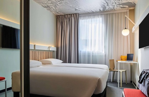 Montlhery Hotel | Ibis Montlhery Paris Sud