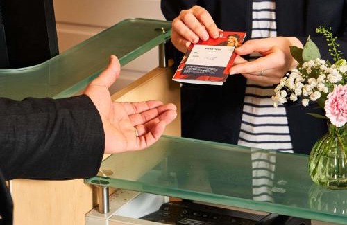 Gambetta Hotel | ibis Paris la Défense Esplanade
