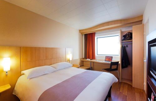 Gambetta Hotel | ibis Paris la Défense Esplanade