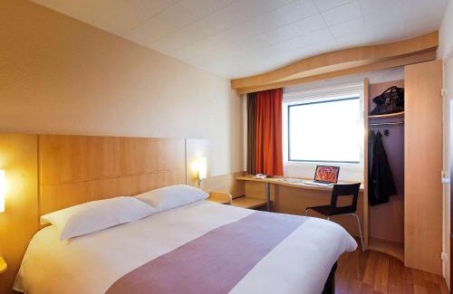 Gambetta Hotel | ibis Paris la Défense Esplanade