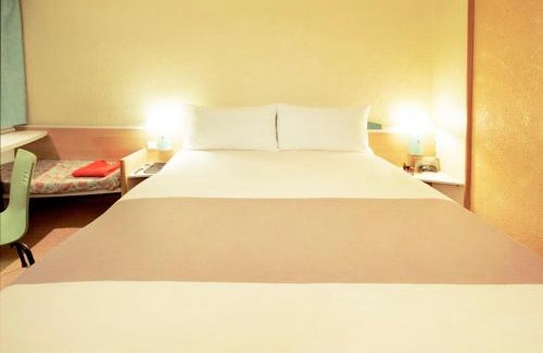 Montrouge Hotel | ibis Paris Porte D'Orleans
