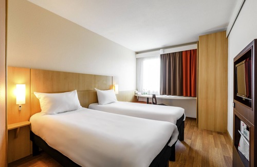 Saint-Quentin Hotel | ibis Saint Quentin Basilique