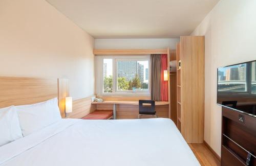 Las Rejas Hotel | ibis Santiago Estacion Central