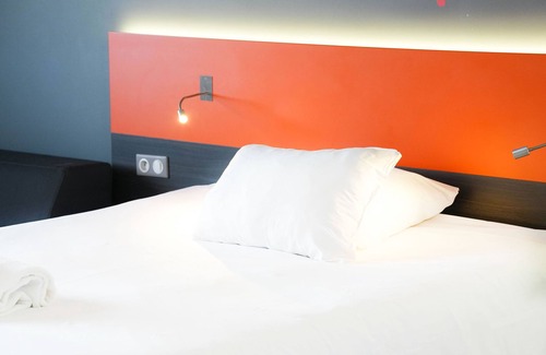 Port of Caen Hotel | Ibis Styles Caen Centre Gare