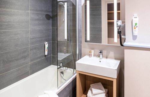Clamart Hotel | ibis Styles Clamart Gare Grand Paris