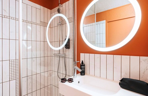 Miroir - Batignolles Hotel | ibis Styles Le Mans Centre Gare