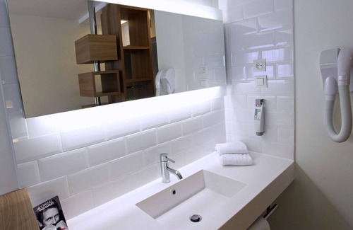 Quartier Administrations Hotel | ibis Styles Nimes Gare Centre