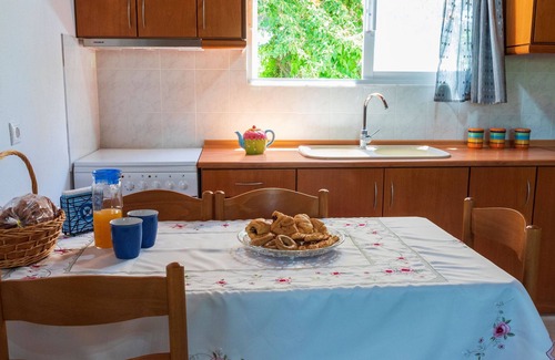 Kremasti House | Ibiscus Cottage in Paradisi near the Beach