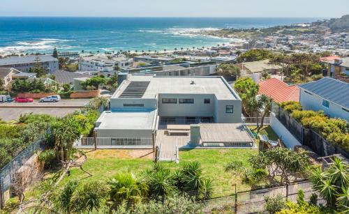 Camps Bay Apartment | IBIZA SUITE in MODERN, LUXURY VILLA in CAMPS BAY