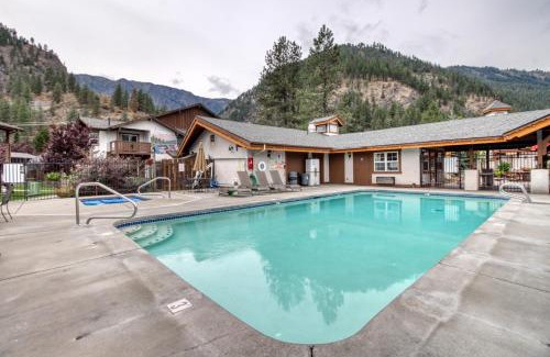 Downtown Leavenworth Apartment | Icicle Village Resort 507: Alpenglow Condo