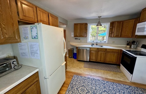 Brewster House | Icing on the Cape - Private Association Beach 0/6 miles from your vacation home!
