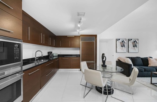 Downtown Miami Condo | ICON W BRICKELL BY IMD MIAMI VACATION RENTALS FANTASTIC POOL OCEAN 1BR/1BA/DEN