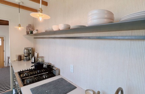 Financial District Cottage | Iconic 2BR, Bay Views, Walk to SF Landmarks- Detached Cottage, at the Park