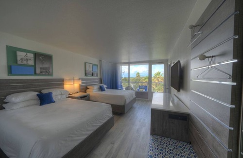 Fort Walton Beach Hotel | Iconic Grotto Pool Views at Seaside Retreat Near Indian Temple Mound Museum