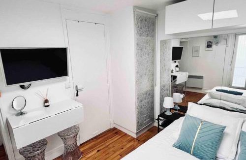 Quartier de la Place-Vendome Apartment | Iconic location only 500 meters to The Louvre
