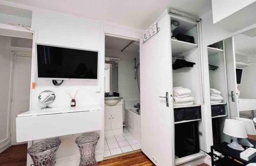 Quartier de la Place-Vendome Apartment | Iconic location only 500 meters to The Louvre