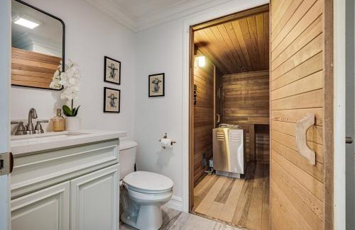 Las Vegas House | Iconic Luxe Entertainment Villa With Heated Pool Sauna