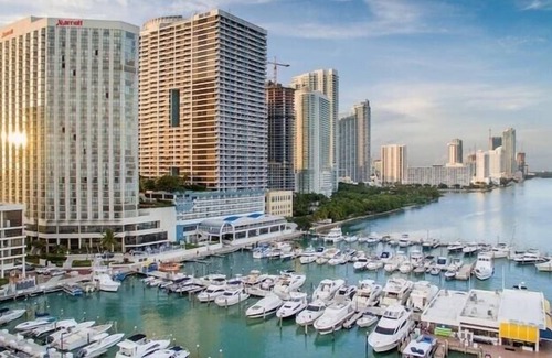 Edgewater Apartment | ❤️ICONIC-LUXURIOUS-POOLVIEW & WATERFRONT MIAMI 2 bd APARTMENT