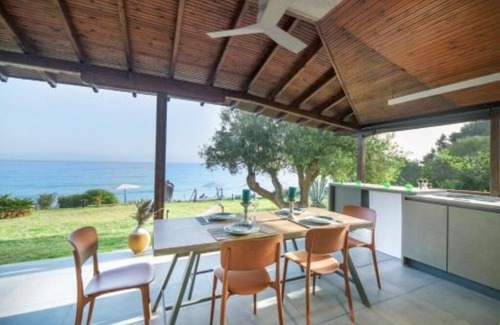Mola Kalyva Villa | Iconic PRIVE beachfront villa Mola Kaliva