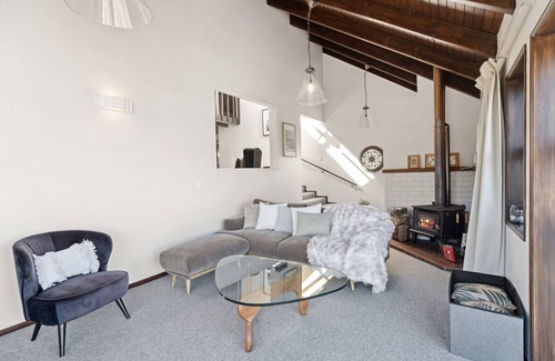Queenstown City Centre House | Iconic Queenstown Views, Hot Tub, Walk To Town