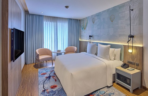 Vile Parle East Hotel | ICONIQA Hotel, Mumbai International Airport
