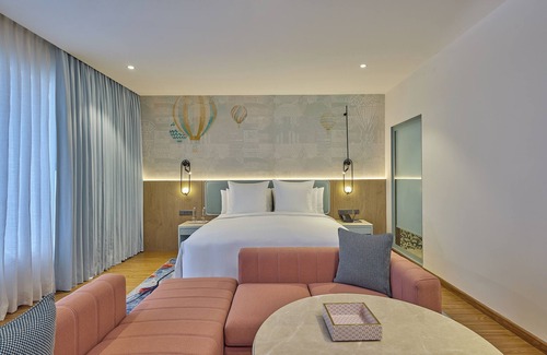 Vile Parle East Hotel | ICONIQA Hotel, Mumbai International Airport