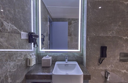 Vile Parle East Hotel | ICONIQA Hotel, Mumbai International Airport