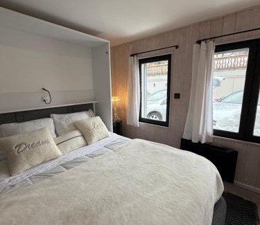 Jeux Apartment | Idéal Cosy Lumineux Central calme Fonctionnel & Beau