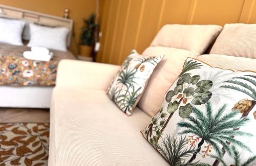 Courseulles-sur-Mer Apartment | Idéal couple - La Petite Oasis - 10min à pieds du centre ville & plage - 2km du Centre Juno Beach - 23min du Mémorial de Caen - wifi gratuit
