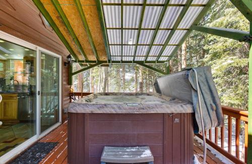 Idaho Springs House | Idaho Springs Cabin with Hot Tub on Half Acre!
