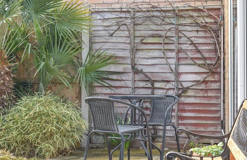 Pakefield Cottage | Ideal base to explore the area, close to a beach and all seaside amenities.