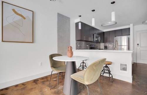 West Bellevue Apartment | Ideal Bellevue 1BR w/Gym & Roof Lounge, easy commute, by Blueground