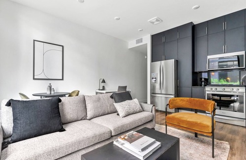 Bouldin Apartment | Ideal Bouldin Creek Studio w/Gym, Pool, W/D by Blueground