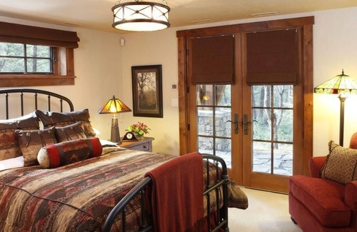East Kootenay Cabin | Ideal cabin for your getaway - pool and snooker tables, gourmet kitchen, & more