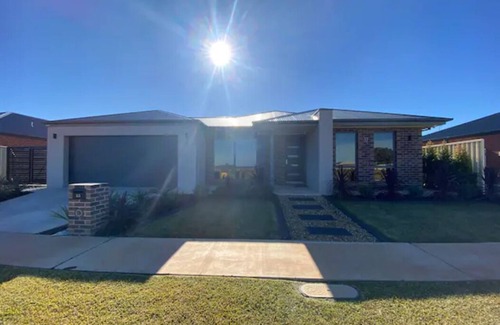 Mildura House | Ideal family holiday home or the perfect place for your bridal party!