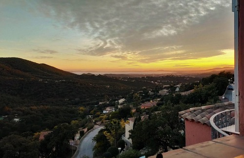 La Londe-les-Maures House | Ideal for a couple, small romantic nest with breathtaking sea view