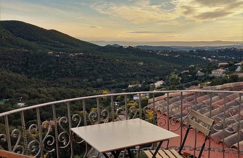 La Londe-les-Maures House | Ideal for a couple, small romantic nest with breathtaking sea view