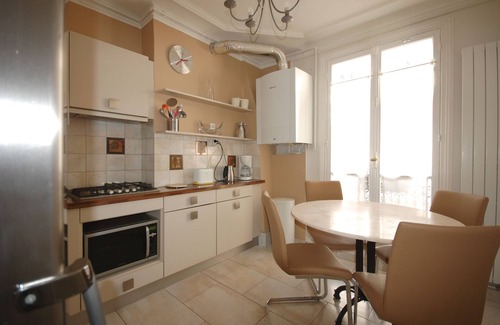 8th Arrondissement Apartment | Ideal for family, friends, 2 bedrooms, 2 BR, 2 WC, 5 mn walk from Champs-Elysées