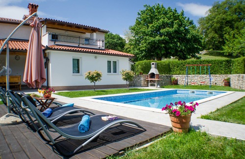 Pican House | Ideal for family holidays in traditional and quiet location