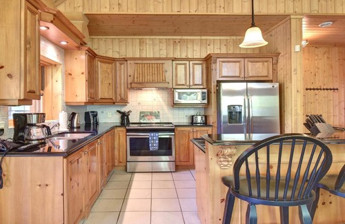 Fiddler Lake Resort Ski Chalet | Ideal for family hot tub