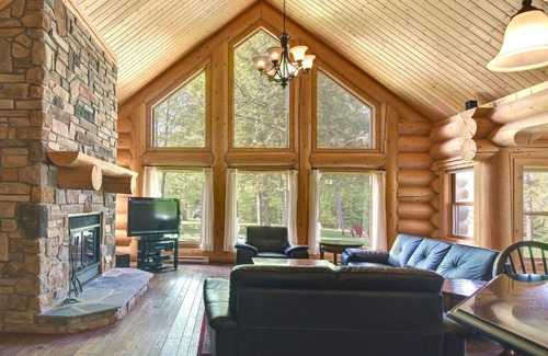 Fiddler Lake Resort Ski Chalet | Ideal for family hot tub
