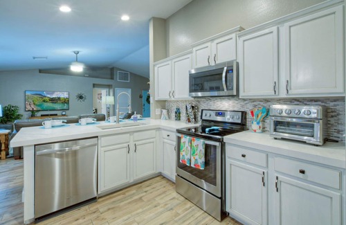 Providence House | Ideal for Golfers/Hikers/Bikers: MT Views, RESORT Living, Pvt Pool w/Opt Heat, Putting Green