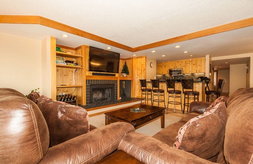 Lakeside Village Condo | Ideal Location in Keystone: 10 mins Walk to Lifts, Steps to Shops and Lake!