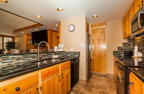 Lakeside Village Condo | Ideal Location in Keystone: 10 mins Walk to Lifts, Steps to Shops and Lake!