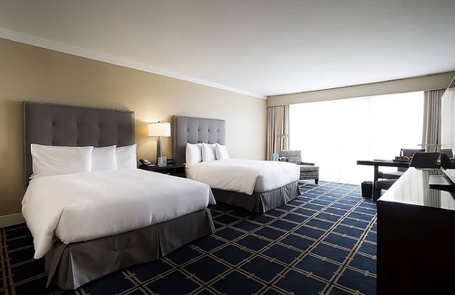 Sunnyvale West Hotel | Ideal Location! Onsite Pool, Pet-Friendly Property, Parking Onsite