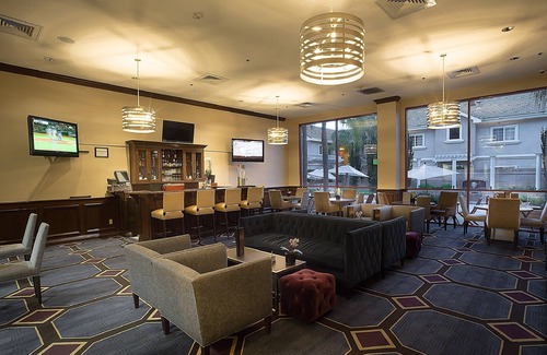 Sunnyvale West Hotel | Ideal Location! Onsite Pool, Pet-Friendly Property, Parking Onsite