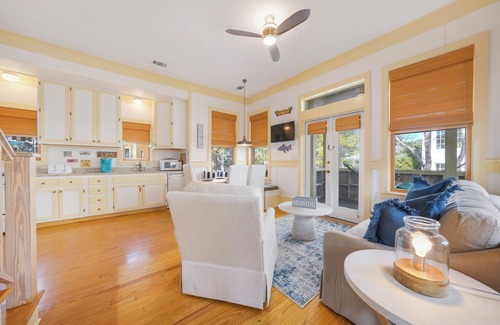 Seaside Cottage | Ideal location! Just a Short Walk to Town and Beach in Seaside, FL + 2 Bikes!