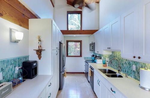 Princeville House | Ideal Makai Golf Course location, 2 primary suites plus loft, ocean view & AC